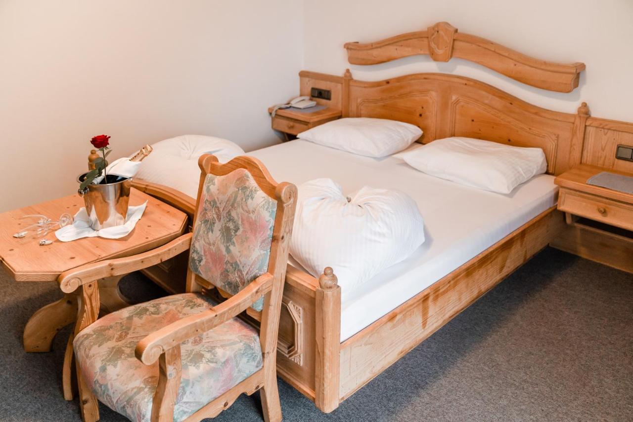 Hotel Kirchenwirt Dobbiaco Kültér fotó